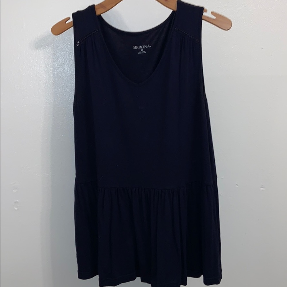 Sleeveless XS navy top